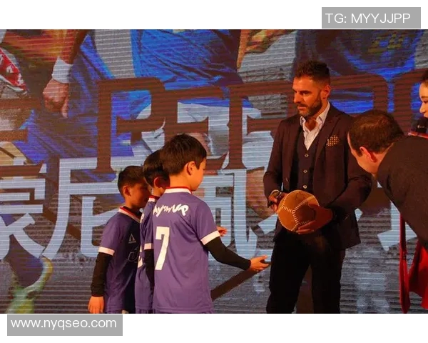 国家队足球明星卡通形象大揭秘带你领略球场上的英雄风采与精彩瞬间 国家队足球明星卡通形象大揭秘带你领略球场上的英雄风采与精彩瞬间